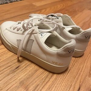 Veja Campo NWT Leather White Sneaker